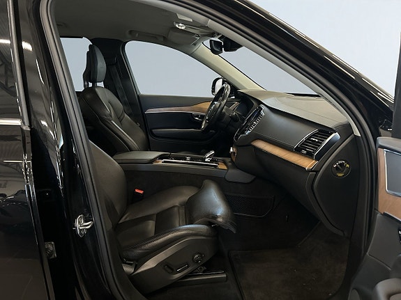 Volvo XC90 10 of 18