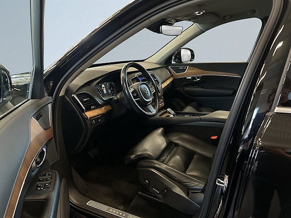 Volvo XC90 7 of 18