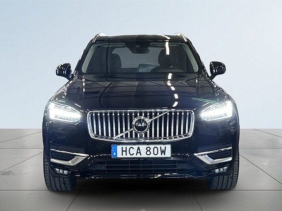 Volvo XC90 2 of 18