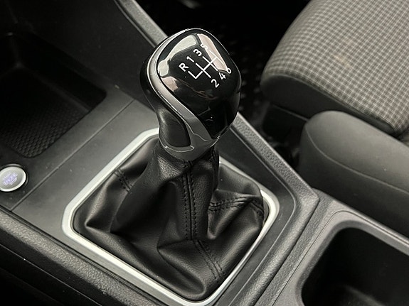 Volkswagen Caddy 28 of 30