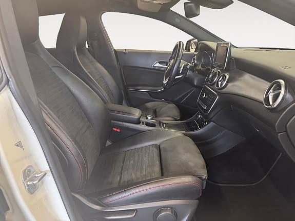 Mercedes-Benz CLA220 d 14 of 16