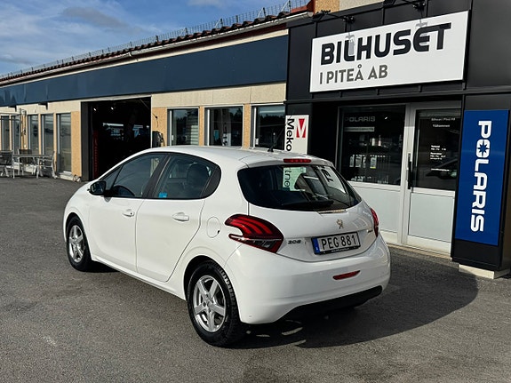 Peugeot 208 3 of 5