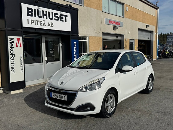 Peugeot 208 2 of 5