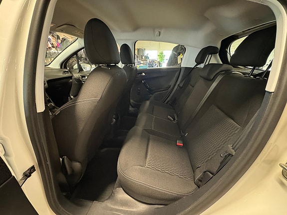 Peugeot 208 5 of 5