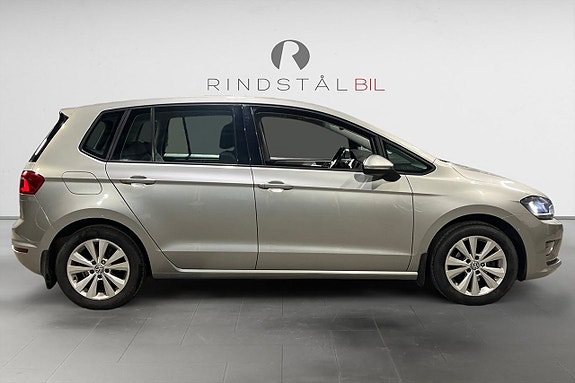 Volkswagen Golf Sportsvan 8 of 19
