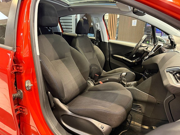 Peugeot 208 19 of 23