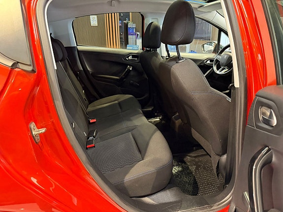 Peugeot 208 17 of 23
