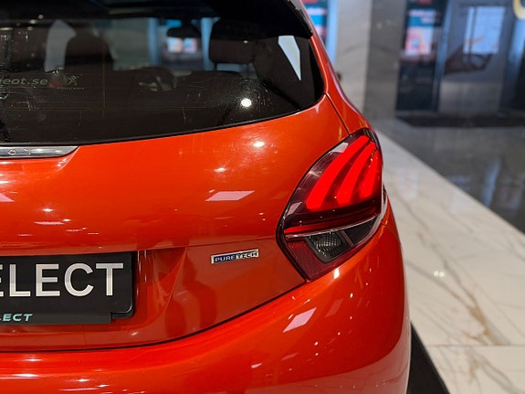 Peugeot 208 21 of 23