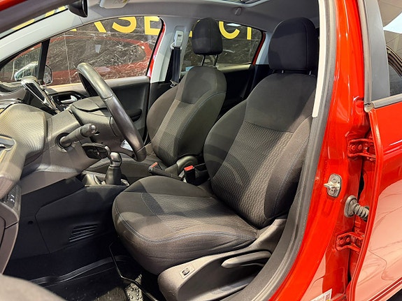Peugeot 208 15 of 23
