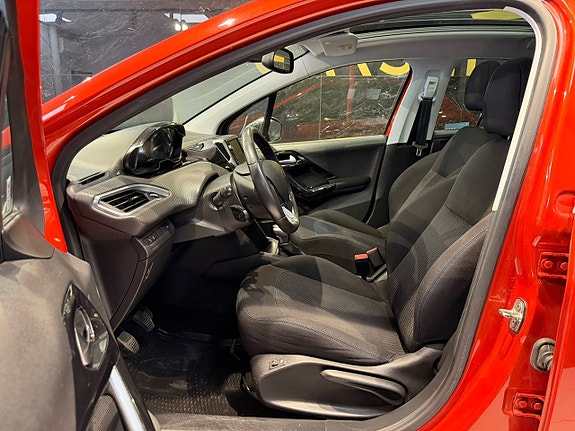 Peugeot 208 14 of 23