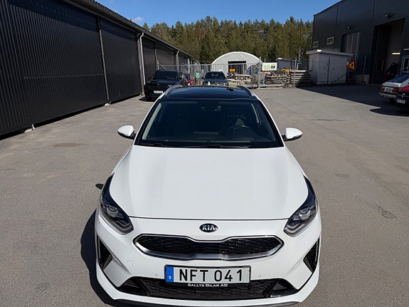 Kia Ceed 2 of 5