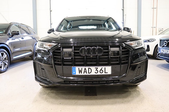 Audi Q7 2 of 5