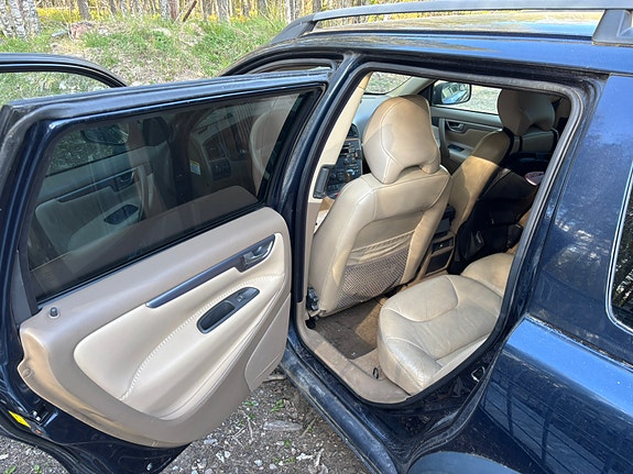 Volvo XC70 4 of 5