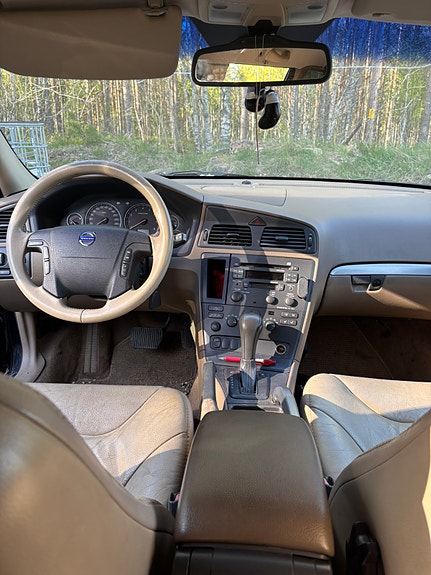 Volvo XC70 3 of 5