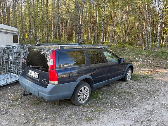 Volvo XC70 2 of 5