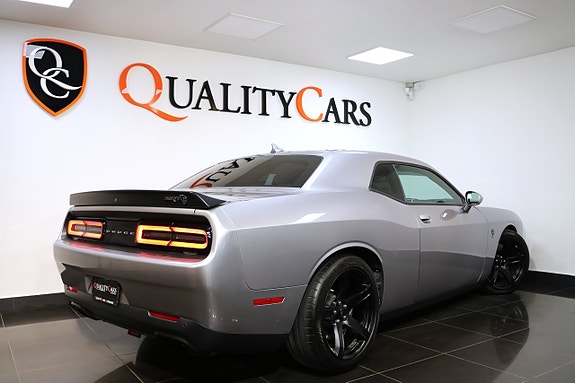 Dodge Challenger 3 of 5