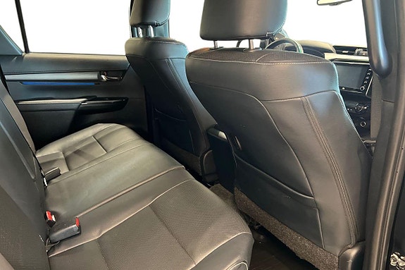 Toyota HiLux 14 of 26