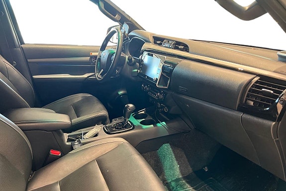 Toyota HiLux 12 of 26