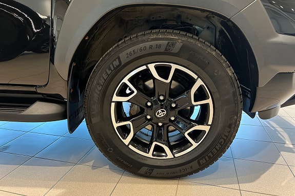 Toyota HiLux 22 of 26