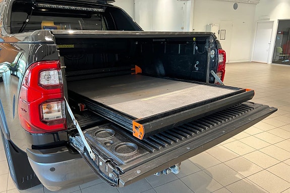 Toyota HiLux 8 of 26