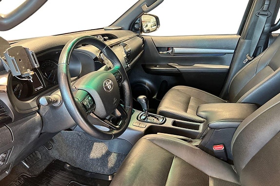 Toyota HiLux 19 of 26