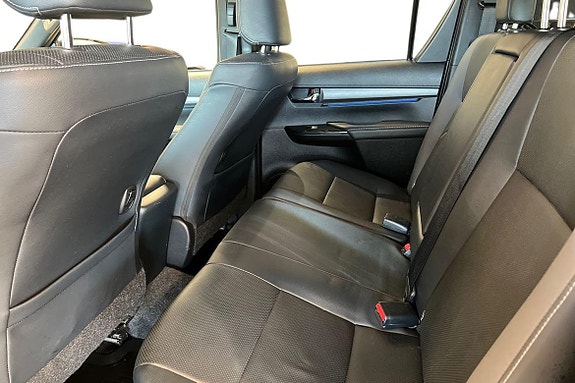 Toyota HiLux 18 of 26