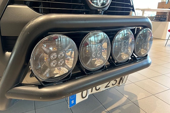 Toyota HiLux 24 of 26