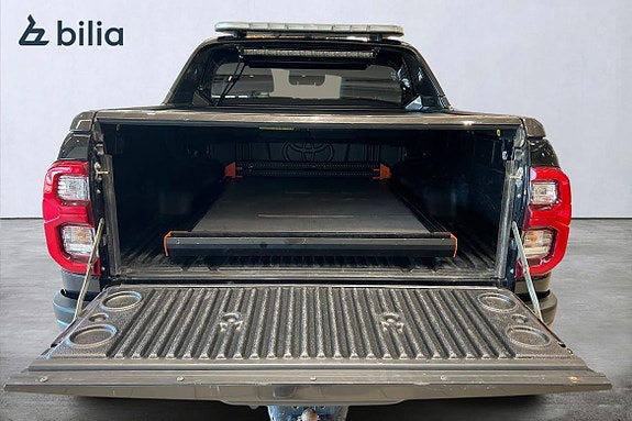 Toyota HiLux 17 of 26