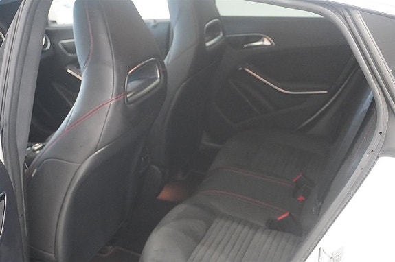Mercedes-Benz CLA180 8 of 17