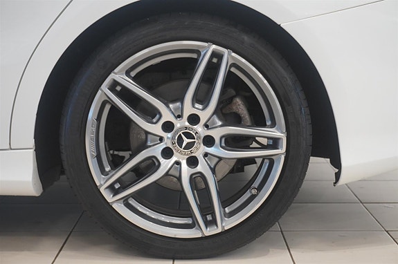 Mercedes-Benz CLA180 7 of 17