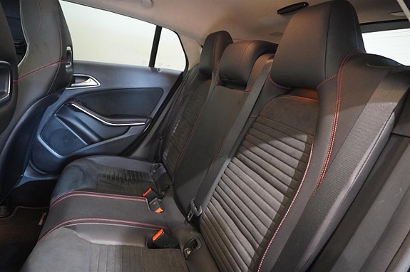 Mercedes-Benz CLA180 11 of 22