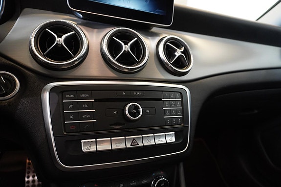 Mercedes-Benz CLA180 17 of 22