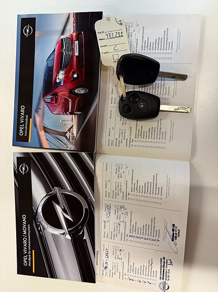 Opel Vivaro 12 of 12