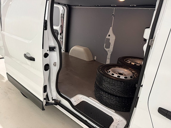 Opel Vivaro 10 of 12