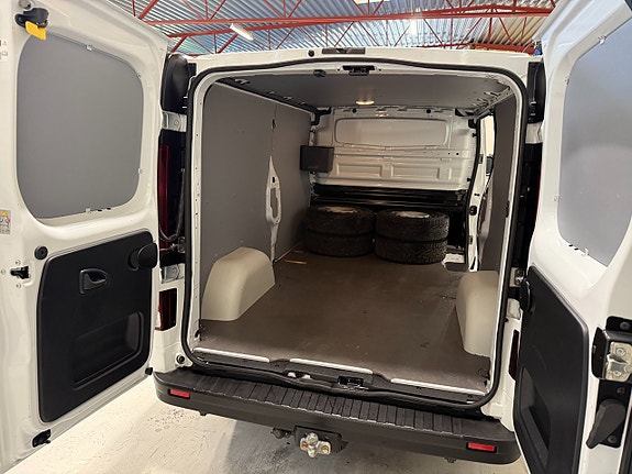 Opel Vivaro 11 of 12
