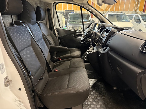Opel Vivaro 9 of 12