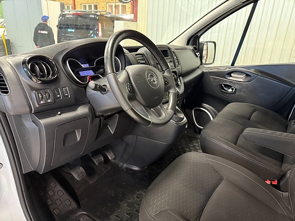 Opel Vivaro 8 of 12