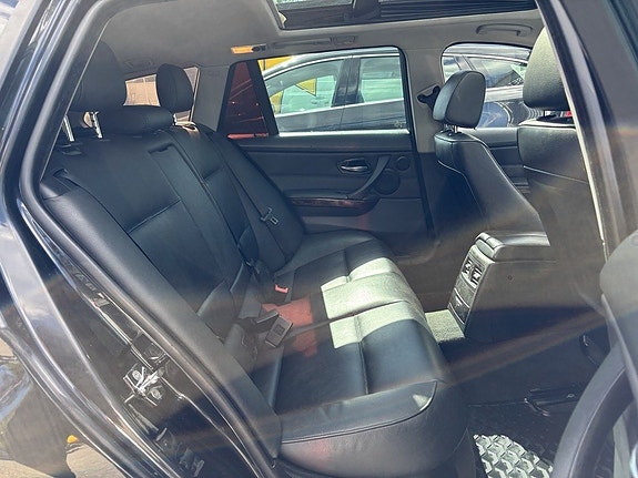 BMW 320d 17 of 24