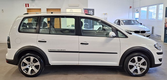 Volkswagen Touran Cross 6 of 21