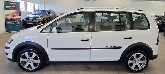 Volkswagen Touran Cross 7 of 21