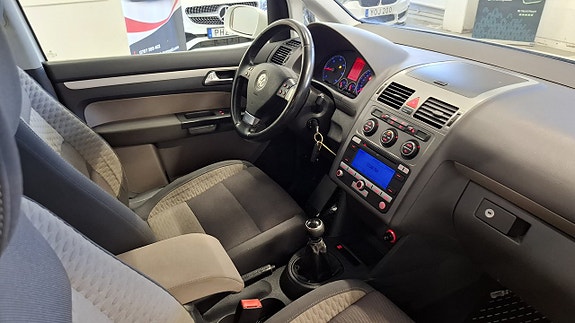 Volkswagen Touran Cross 10 of 21