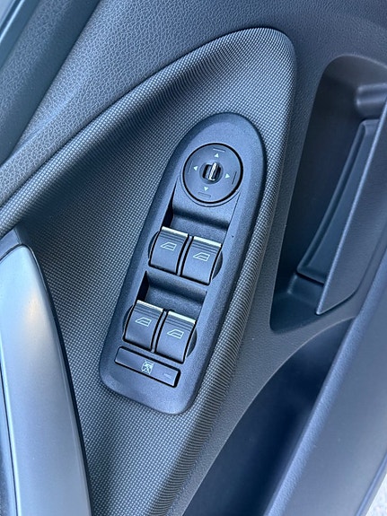 Ford Kuga 8 of 12