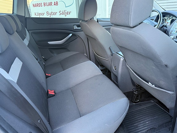 Ford Kuga 11 of 12