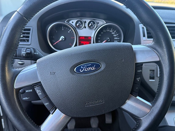 Ford Kuga 9 of 12