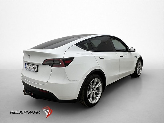 Tesla Model Y 8 of 30