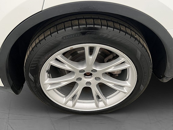 Tesla Model Y 29 of 30