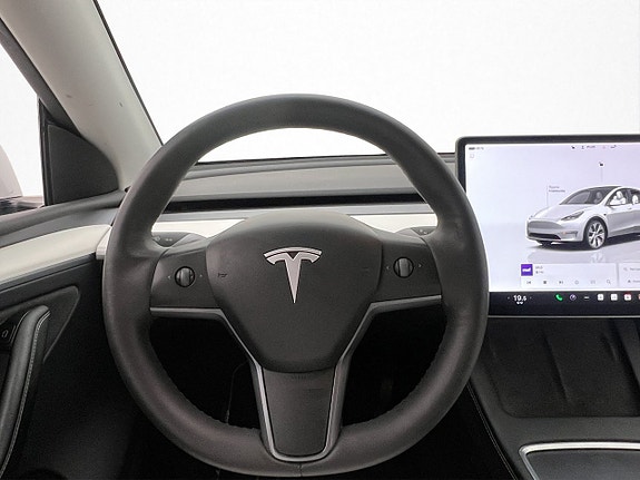 Tesla Model Y 13 of 30