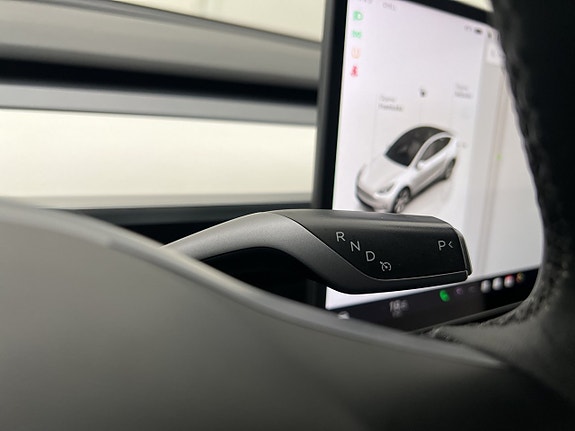 Tesla Model Y 25 of 30