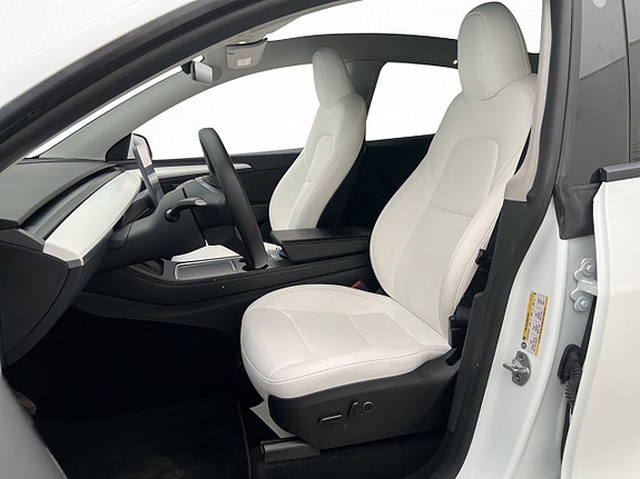 Tesla Model Y 15 of 30