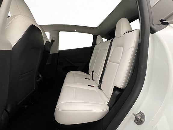 Tesla Model Y 12 of 30